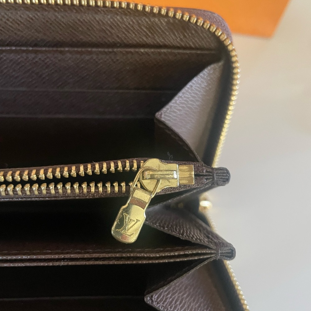 Louis Vuitton Zippy Wallet - Picture 8 of 11